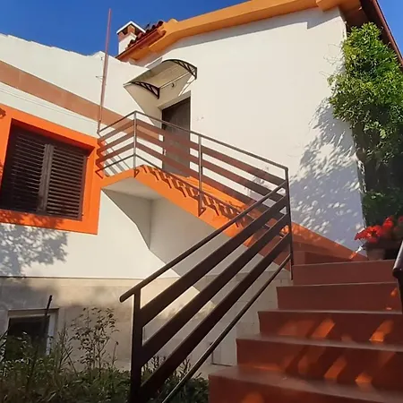 Ina 2 Appartement Funtana