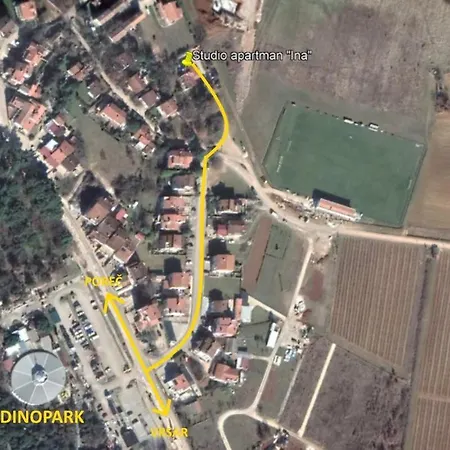 Ina 2 Appartement Funtana