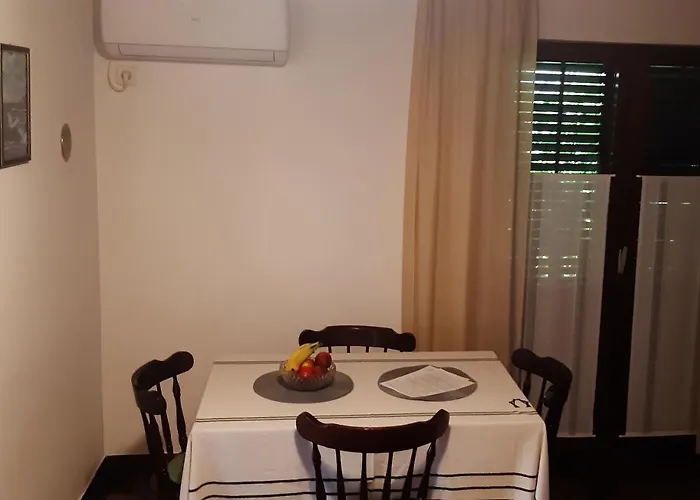 Ina 2 Apartment *