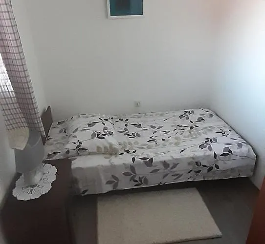 Ina 2 Apartment *