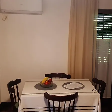 Ina 2 Apartment *