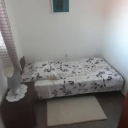 Ina 2 Apartment *