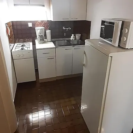 Ina 2 Apartamento Funtana